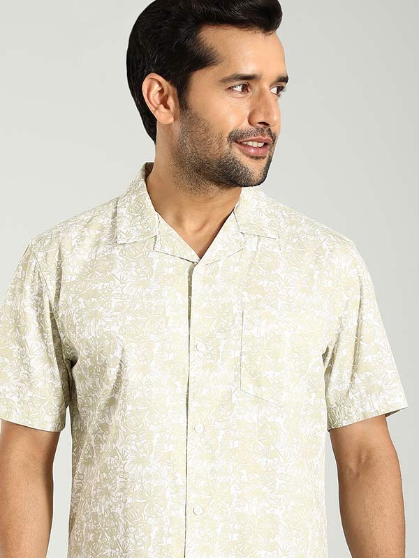 Indian Terrain Men's Regular Fit Half Sleeve Floral Print Green Shirt